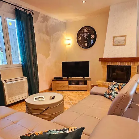 Maison Gardoise بيت للعطل *